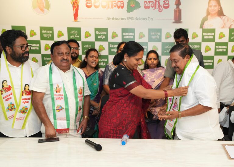 Rathod Bapurao joins Jagruthi with supporters as Kavitha urges leaders to unite for Telangana’s progress.