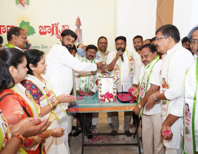 sarvai-papanna-goud-tribute-event-telangana-jagruthi.jpg