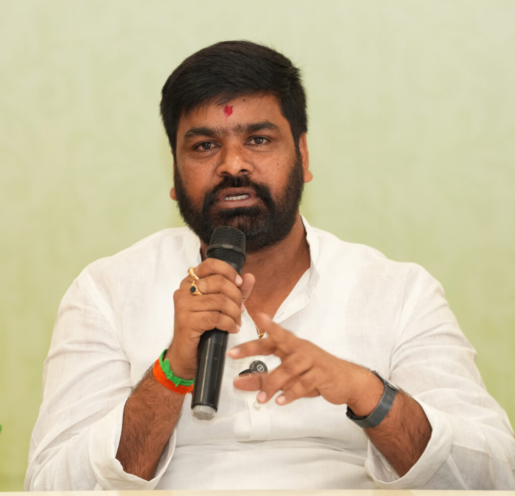 K. Kavitha backed by TRS leaders amid political clash with BRS in Telangana