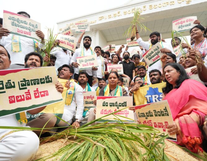 K Kavitha warns Telangana government over farmer issues and delayed paddy procurement.