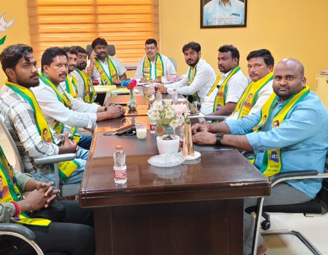 TRS leaders in Warangal intensified preparations for the statewide ‘Jenda Panduga’ campaign under the guidance of K Kavitha, focusing on grassroots outreach and organisational strengthening across Telangana.
