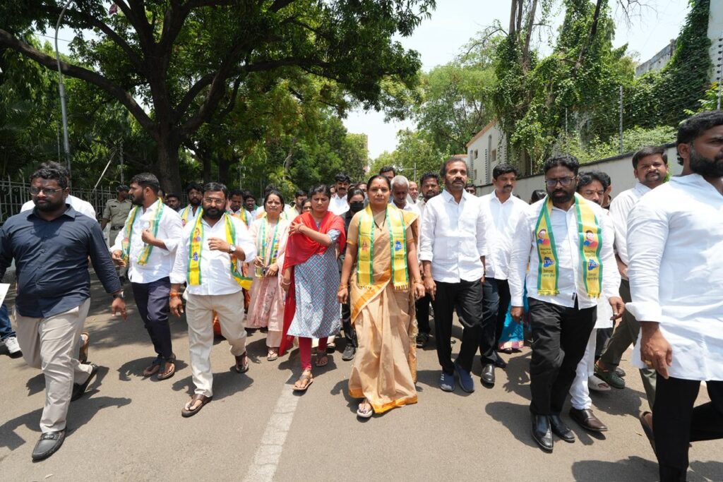 Kavitha Meets Governor Over Triple R Victims