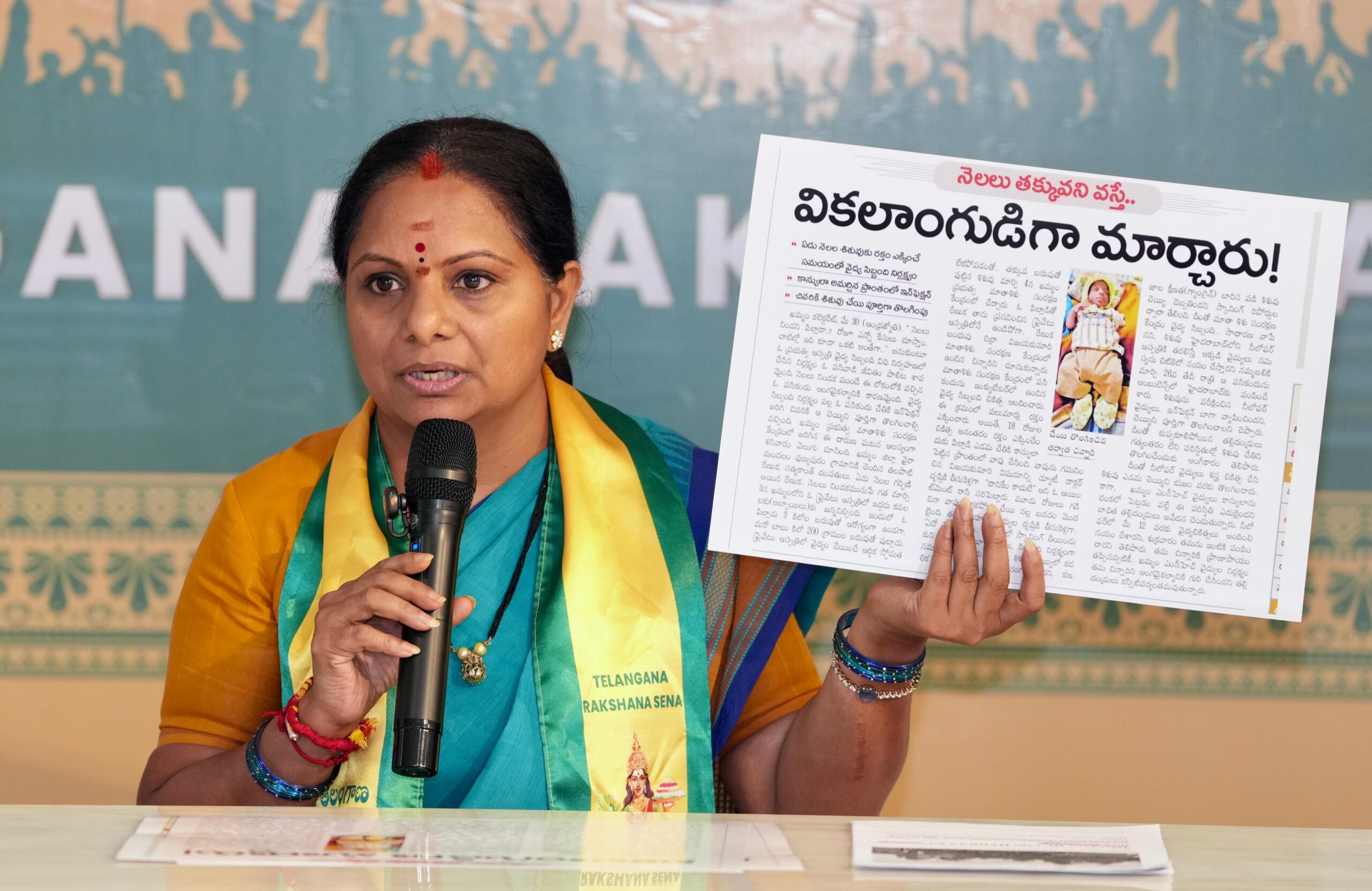 Kalvakuntla Kavitha addressing a press conference on Telangana Rythu DISCOM, free electricity for farmers, and power privatization concerns.