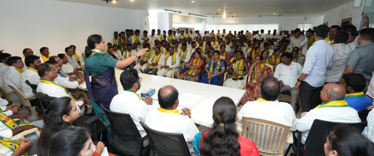 Kalvakuntla Kavitha unveiling TRS flag platform model in Hyderabad