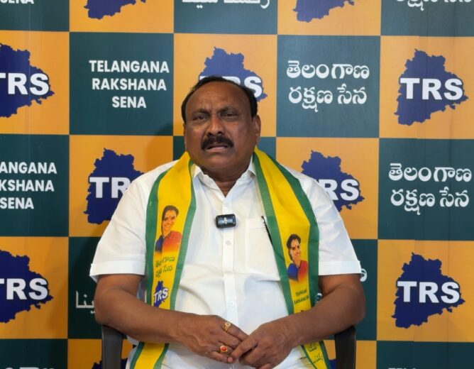 TRS leader and former minister Boda Janardhan criticised the Telangana government's app-based urea distribution system and demanded immediate relief measures for farmers