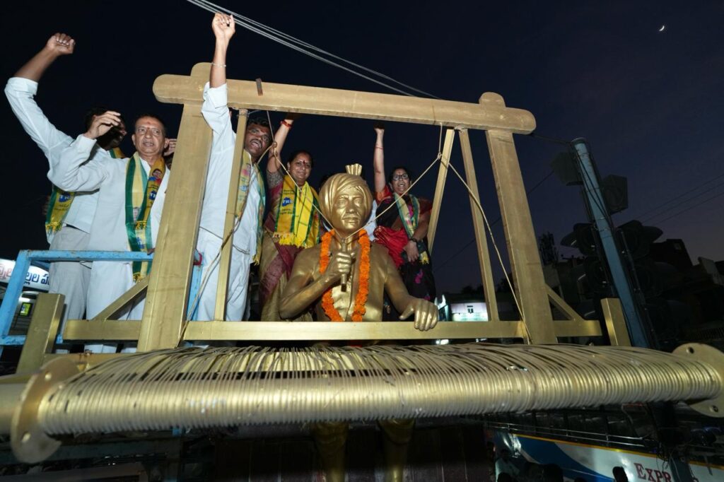 K Kavitha addressed a Telangana Rakshana Sena gathering in Sircilla, criticizing KTR over public issues, irrigation concerns, and support for farmers and handloom workers while pledging justice for Nerella victims