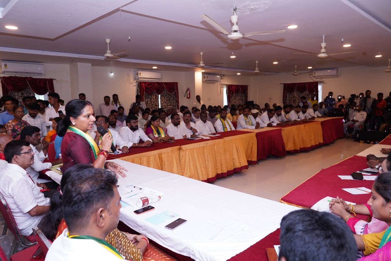 Kavitha attacks government over farmer issues, Rythu DISCOM proposal, pending Rythu Bharosa, and agriculture policies at Nalgonda meeting