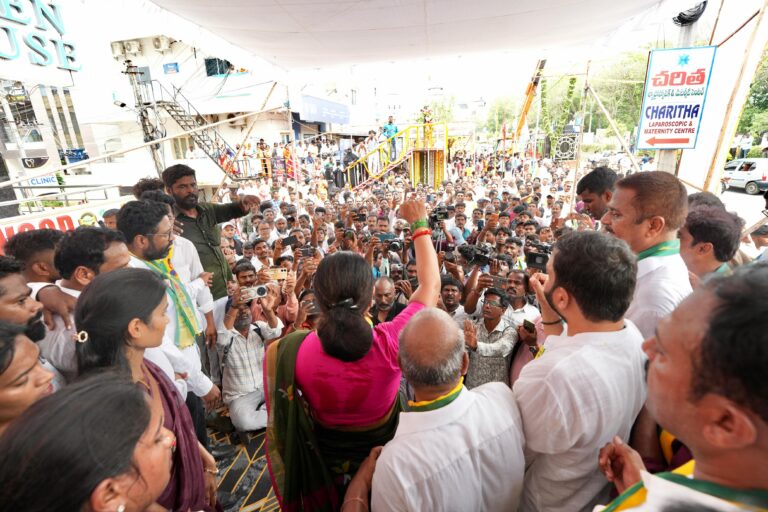 Kalvakuntla Kavitha addressing Telangana Rakshana Sena workers during the flag festival in Sangareddy and Patancheru, highlighting free education, healthcare, employment and regional development