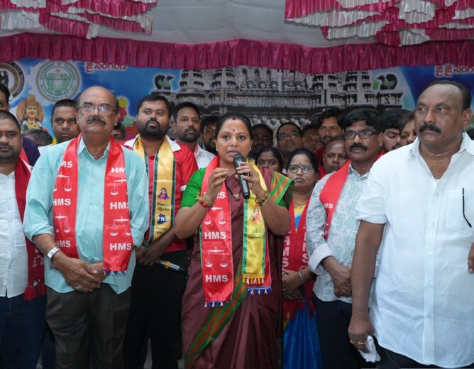 Kalvakuntla Kavitha interacting with Singareni workers during the Singareni Baayi Baata programme at RK7 Mine in Srirampur