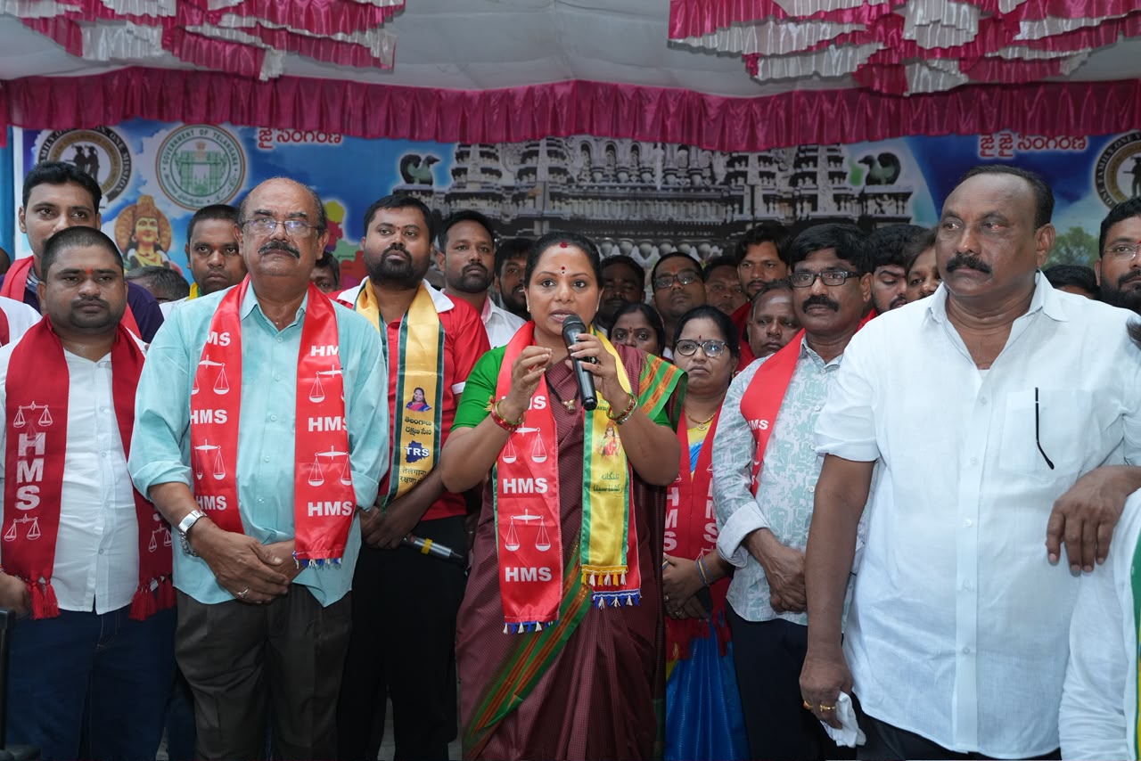 Kalvakuntla Kavitha interacting with Singareni workers during the Singareni Baayi Baata programme at RK7 Mine in Srirampur