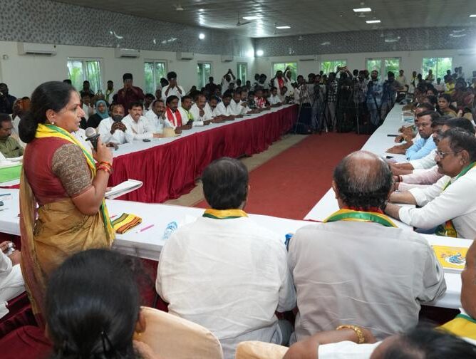 K.Kavitha Slams Pawan Kalyan, Raises Telangana Identity Concerns at Karimnagar Telangana Udyamakarula Round Table Conference