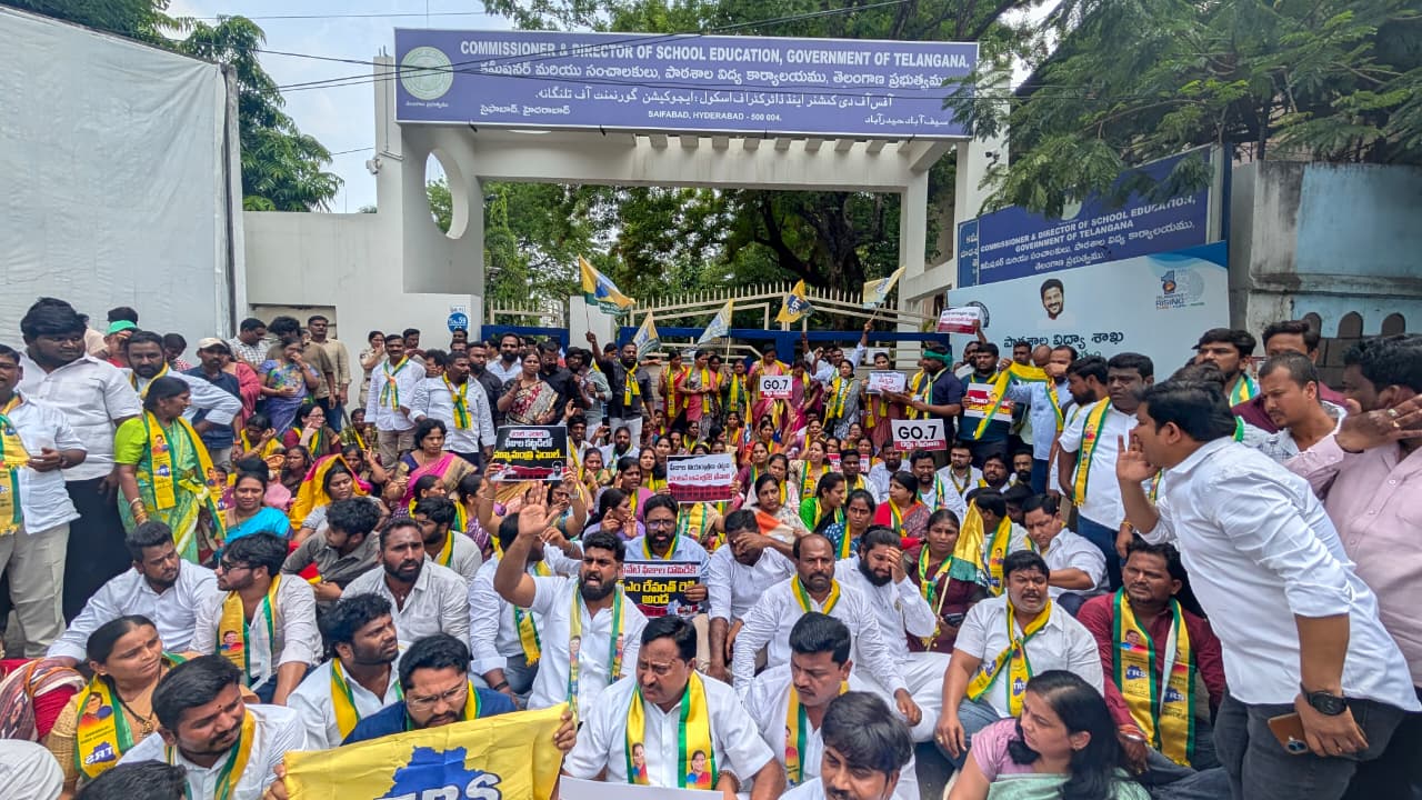 TRS leaders and activists protested in Hyderabad seeking a law to regulate private school fees in Telangana. Police detained hundreds during the agitation.