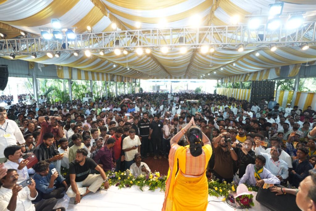 Kalvakuntla Kavitha addressing the Telangana Rakshana Sena Panchajanya Sankalpa Sabha in Korutla, Jagityal district