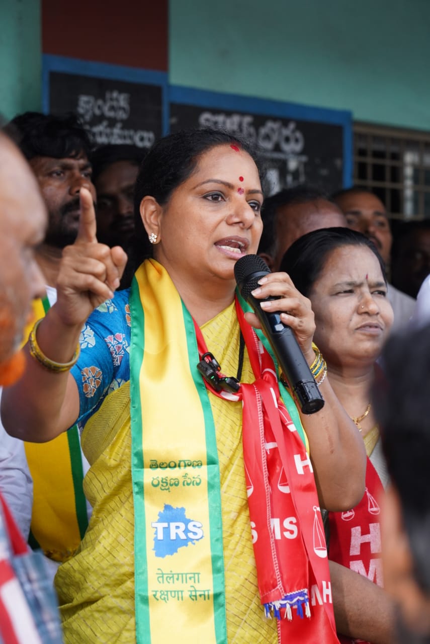 Kalvakuntla Kavitha criticised Chief Minister Revanth Reddy over the Polavaram-Banakacherla Project, alleging it threatens Telangana's water rights and urging stronger legal action before the Supreme Court.