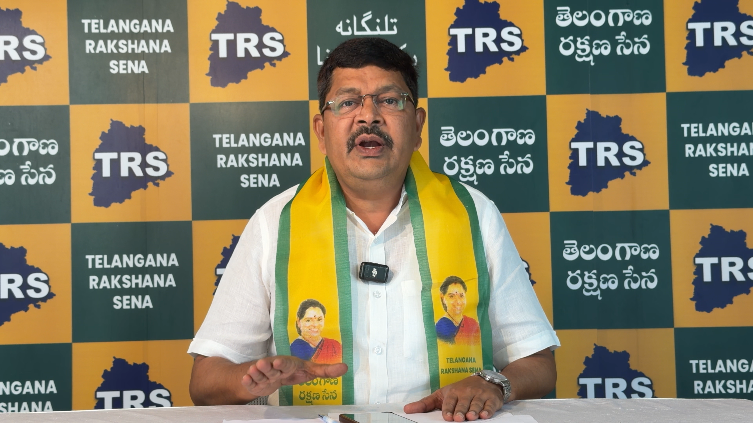 Telangana Rakshana Sena leader Ismail addressing the media over Chief Minister Revanth Reddy's remarks on engineering students