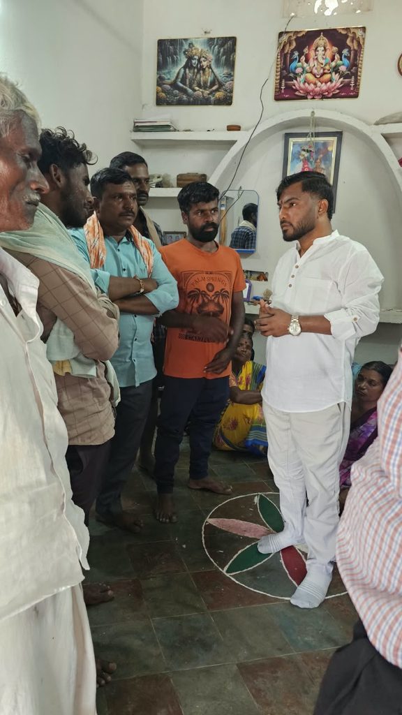 Telangana Rakshana Sena chief Kalvakuntla Kavitha assured support to Pochayya's family and demanded justice in the Medak incident.