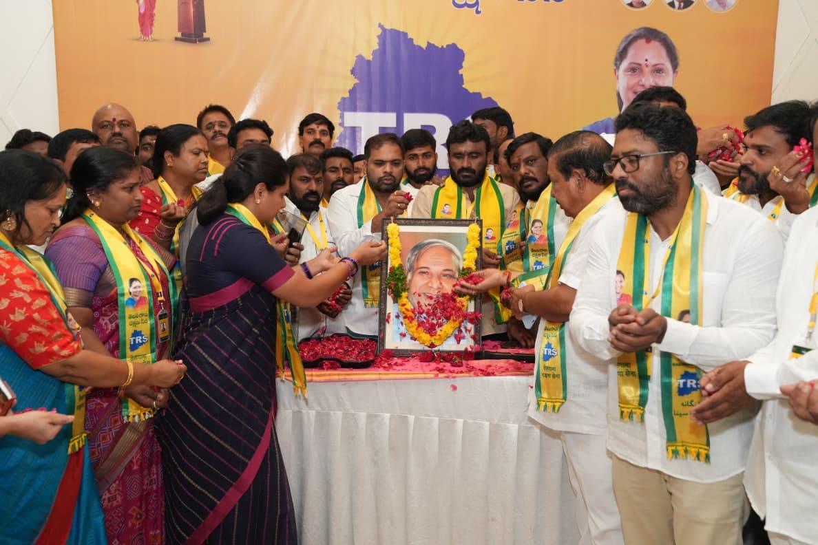 Telangana Rakshana Sena Chief Kalvakuntla Kavitha Pays Tribute to Kanshi Ram and Demands Bharat Ratna for His Contribution to Social Justice.